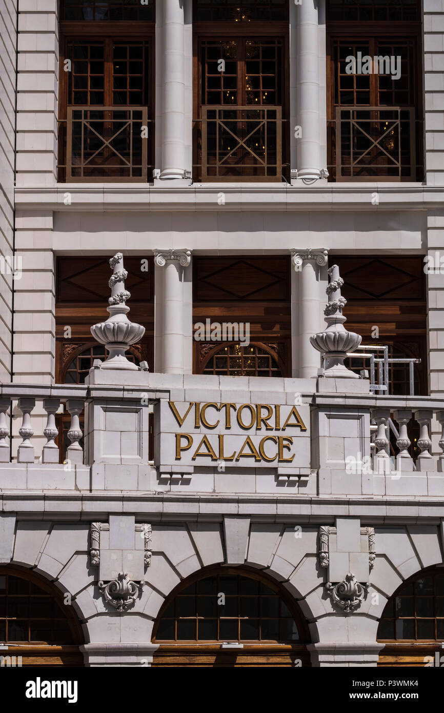Victoria Palace Theatre, Victoria, London, England, U.K. Stock Photo
