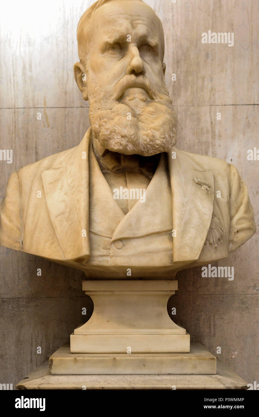 RIO DE JANEIRO, RJ - 02.05.2016: BUSTO DE DOM PEDRO II - Busto de Dom Pedro II no saguão da Santa Casa da Misericórdia do Rio de Janeiro. (Foto: Marcelo Cortes / Fotoarena) Stock Photo