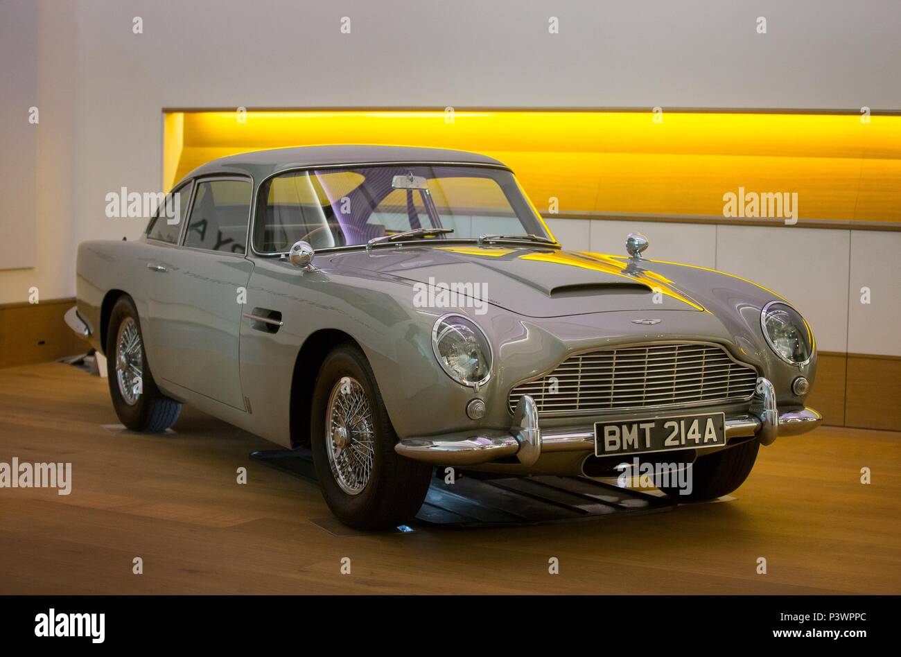JAMES BOND GOLDENEYE CAR visual data 5
