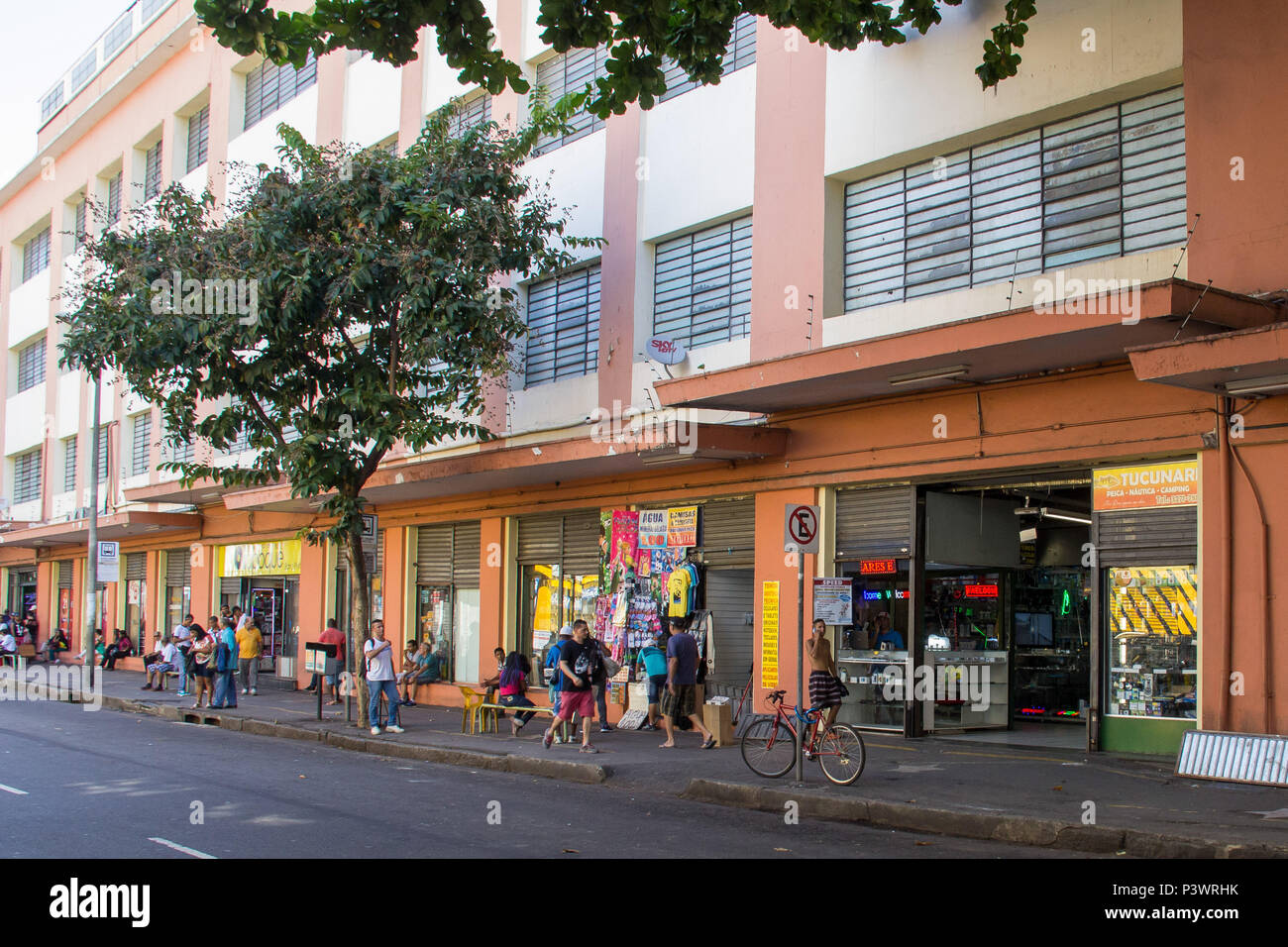 BELO HORIZONTE, MG - 10.05.2016: COMÉRCIO NO CENTRO DE BH