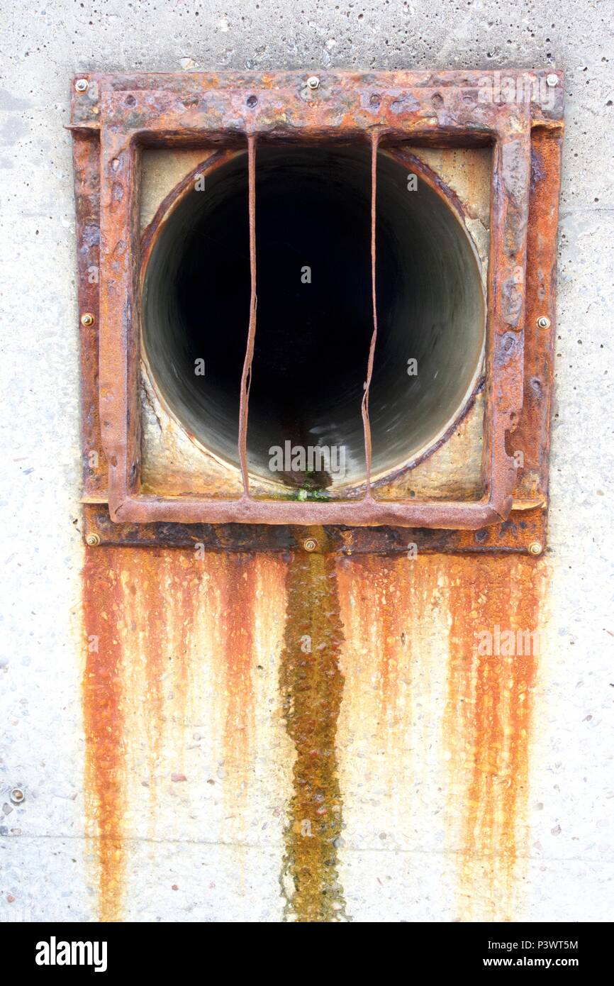 Drainage tunnel hires stock photography and images Alamy