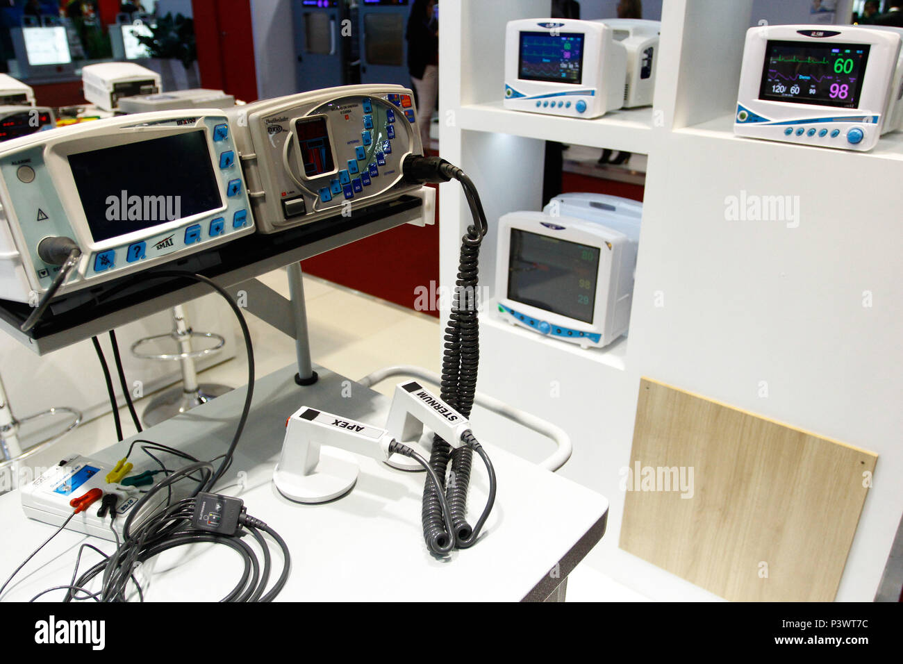 Desfibrilador High Resolution Stock Photography And Images Alamy