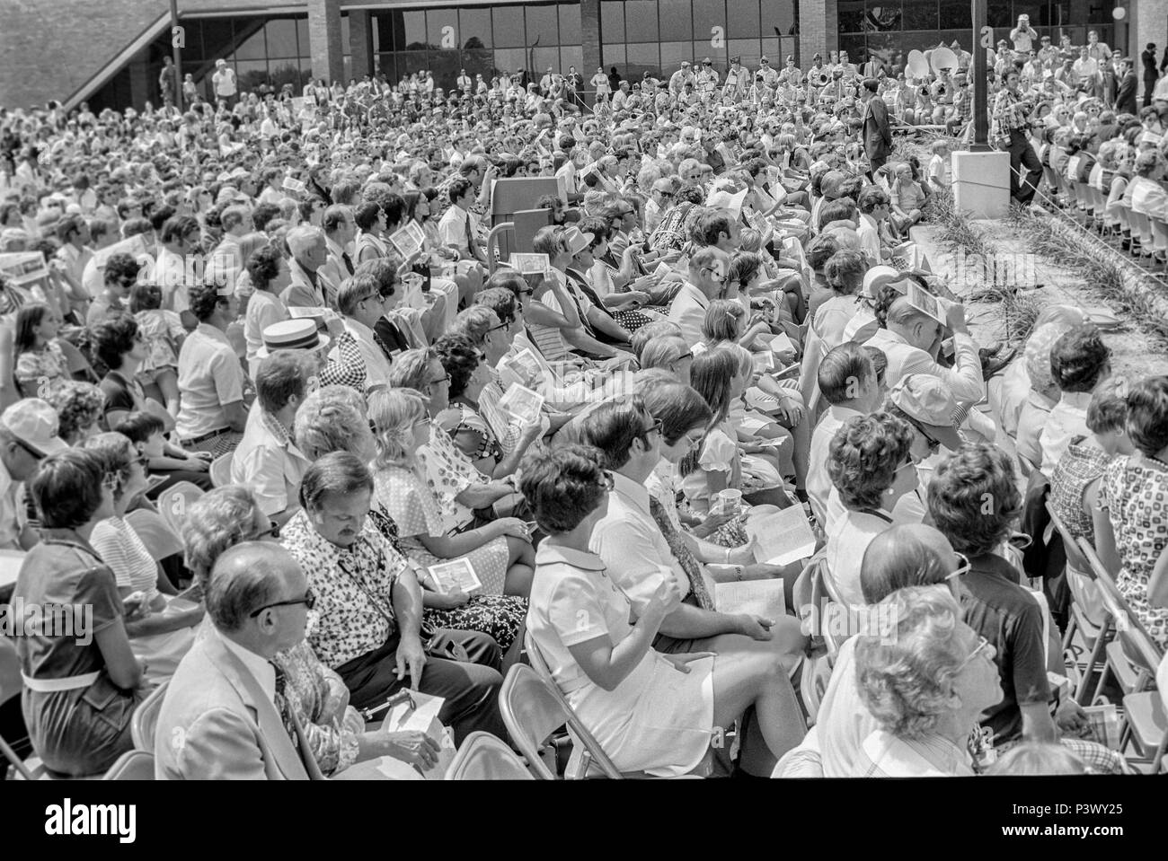Dat Nguyen Family Vietnamese refugees hi-res stock photography and images - Alamy