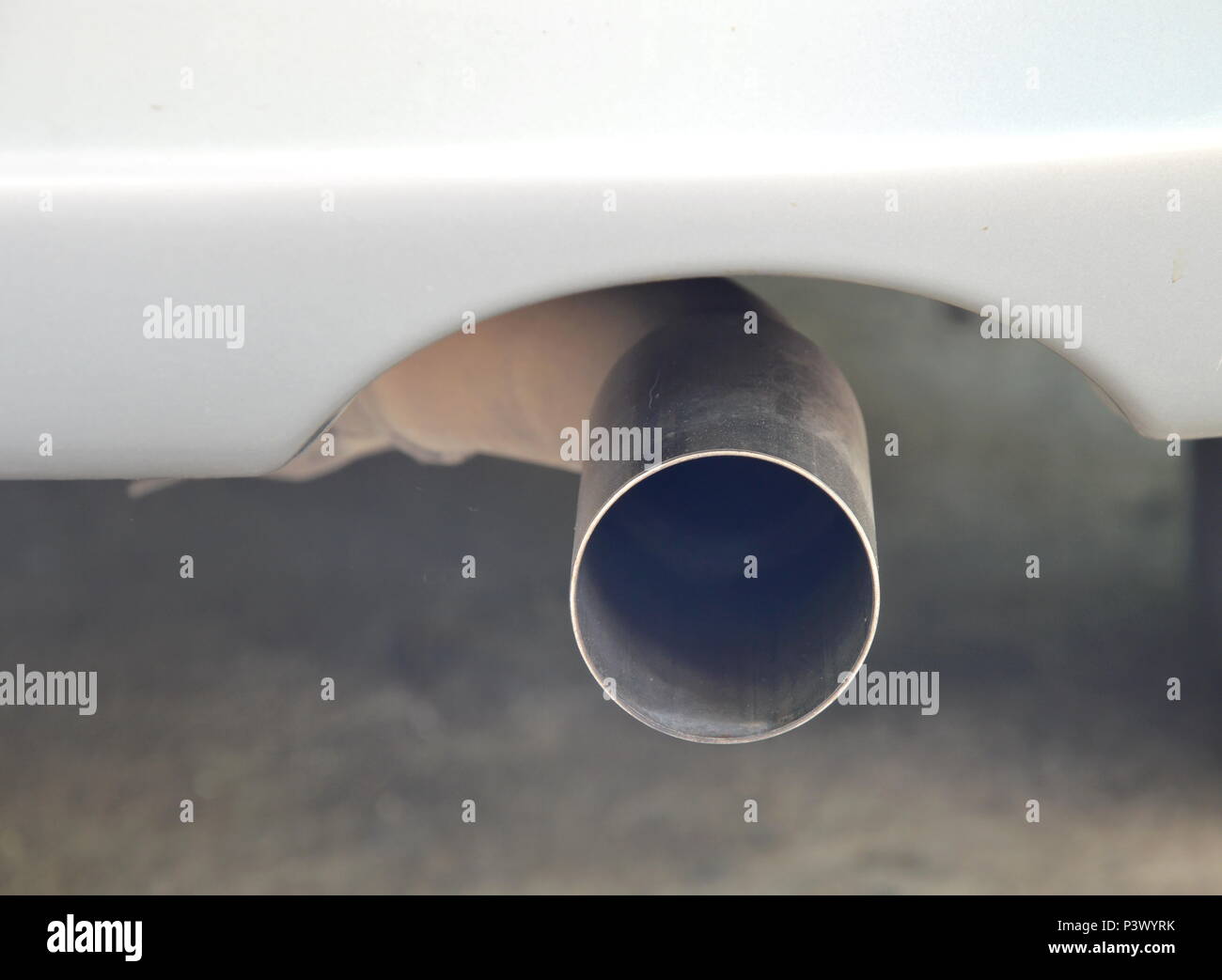 Vehicle Exhaust Stock Photos & Vehicle Exhaust Stock Images Alamy