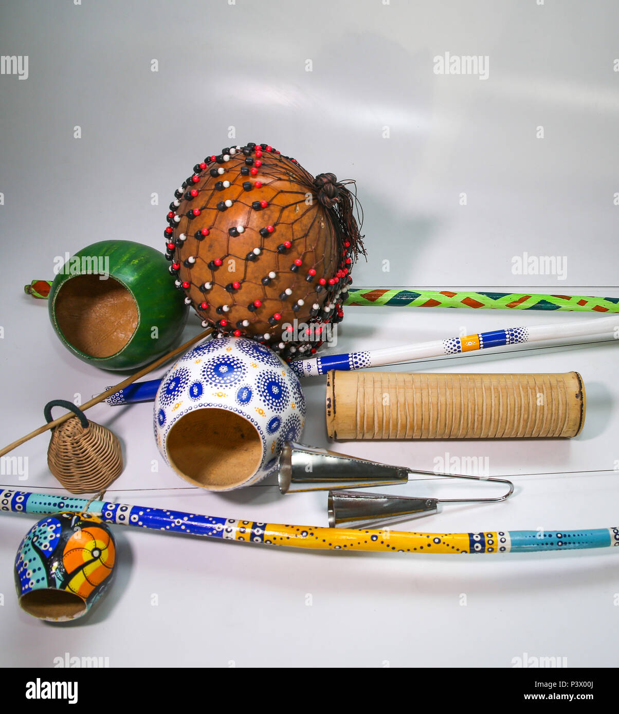 Na foto, berimbau, xequerê, reco-reco, caxixi e agogô. Instrumentos musicais utilizados no acompanhamento da capoeira. Stock Photo