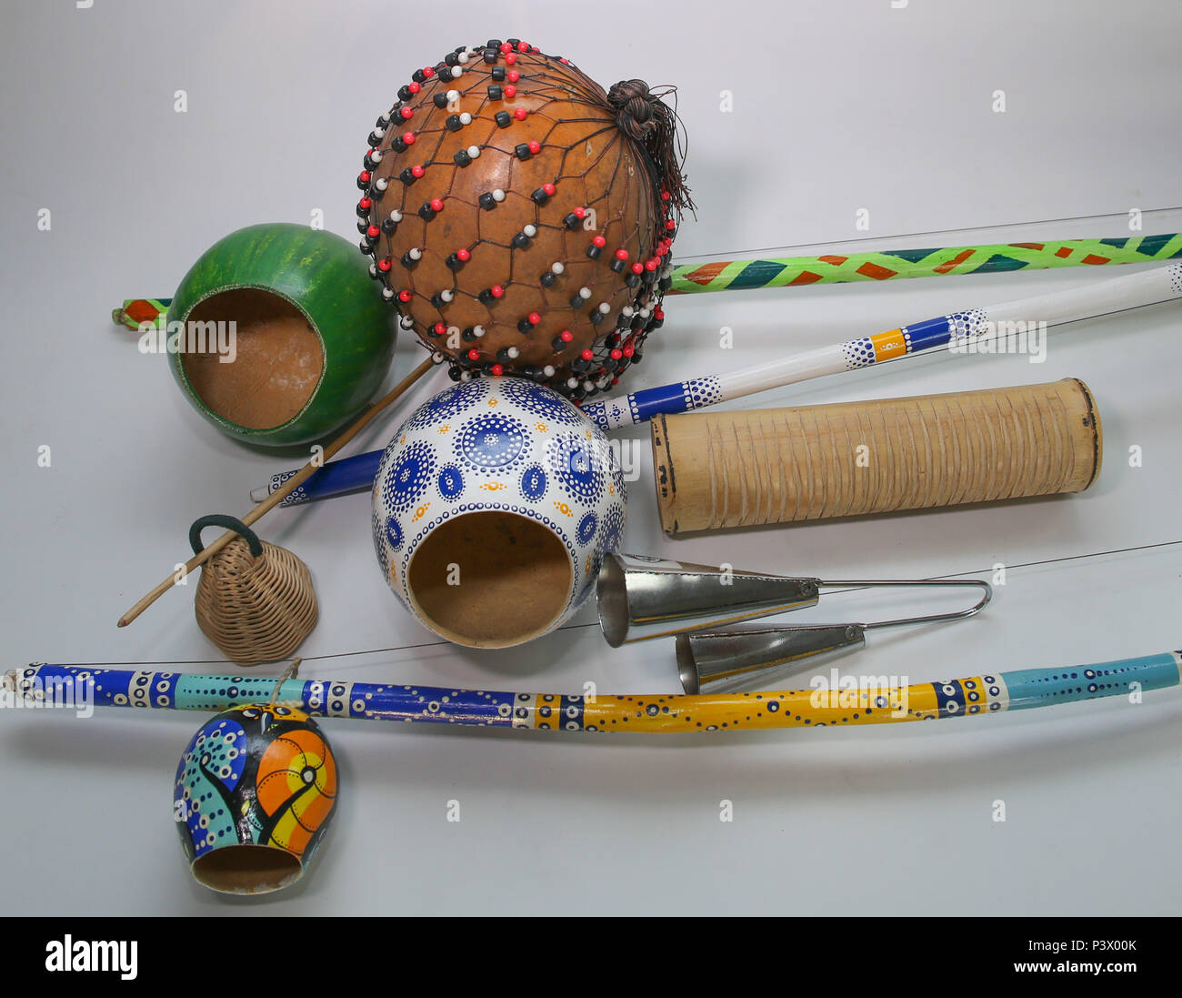 Na foto, berimbau, xequerê, reco-reco, caxixi e agogô. Instrumentos musicais utilizados no acompanhamento da capoeira. Stock Photo