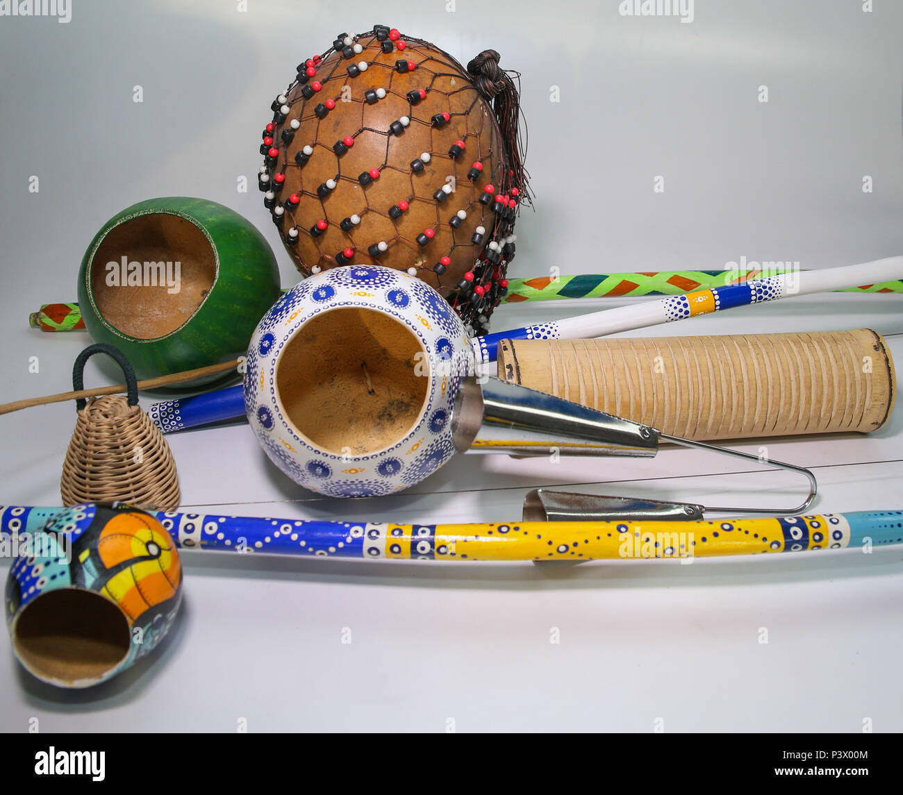 Na foto, berimbau, xequerê, reco-reco, caxixi e agogô. Instrumentos musicais utilizados no acompanhamento da capoeira. Stock Photo