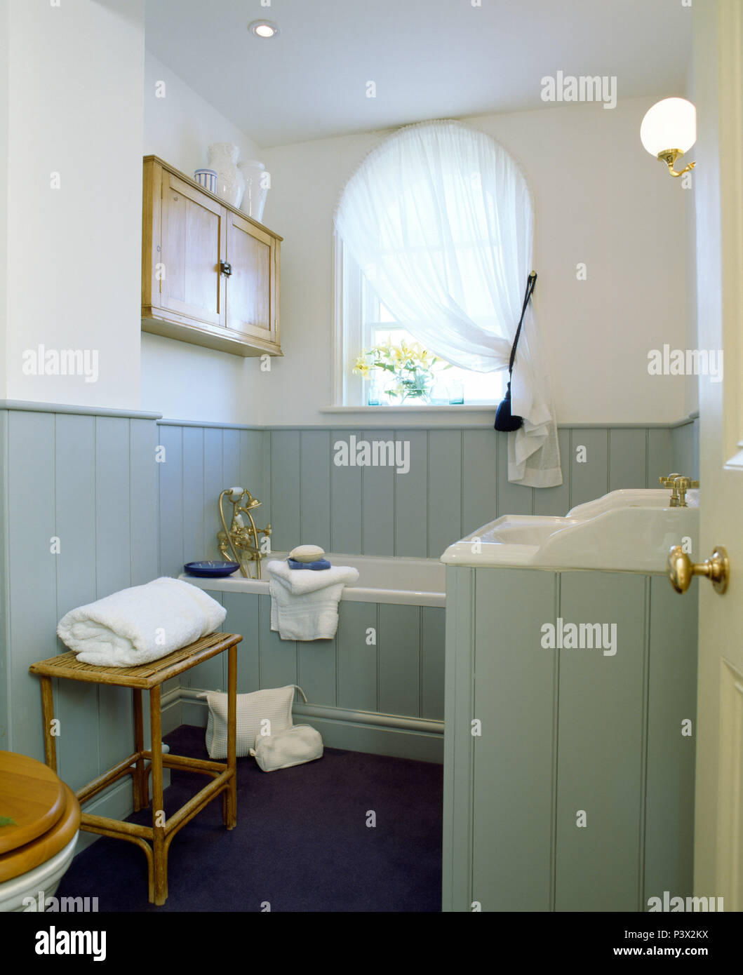 Bathroom With Tongue And Groove High Resolution Stock Photography And Images Alamy