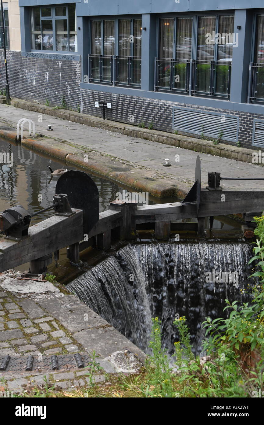 Canal locks in Manchester Stock Photo Alamy