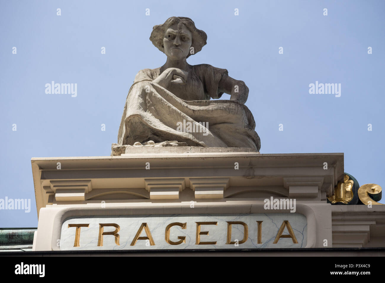 Esculturas de Rodolfo Bernardelli representando a Tragédia, a Comédia, a Poesia, a Dança, o Canto e a Música ornamentam as fachadas do Theatro Municipal com vistas para a Avenida Rio Branco, para a Avenida Treze de Maio e para a Rua Evaristo da Veiga. Detalhes arquitetônicos do Theatro Municipal do Rio de Janeiro. O prédio foi inaugurado em 14 de julho de 1909. Em 15 de outubro de 1903 o Prefeito Pereira Passos abriu uma concorrência pública para escolha do projeto arquitetônico e a obra foi feita baseada na Ópera de Paris. O prédio está assentado sobre 1180 estacas de madeira de lei, técnica  Stock Photo