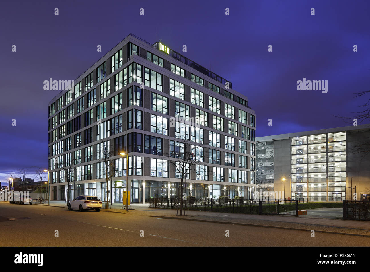 Mercedes Benz Building High Resolution Stock Photography And Images Alamy