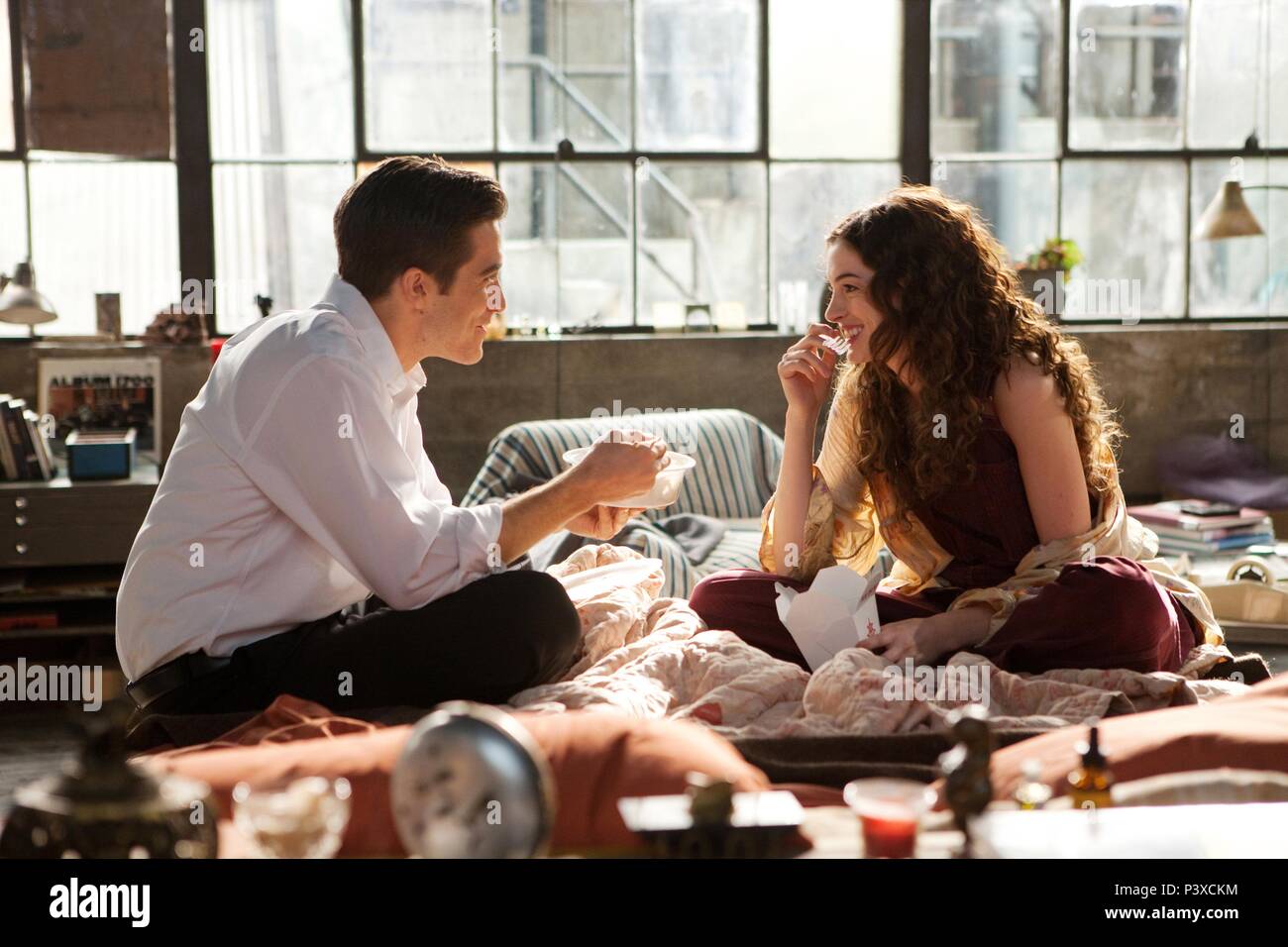 Original Film Title: LOVE AND OTHER DRUGS.  English Title: LOVE AND OTHER DRUGS.  Film Director: EDWARD ZWICK.  Year: 2010.  Stars: JAKE GYLLENHAAL; ANNE HATHAWAY. Credit: FOX 2000 PICTURES / Album Stock Photo
