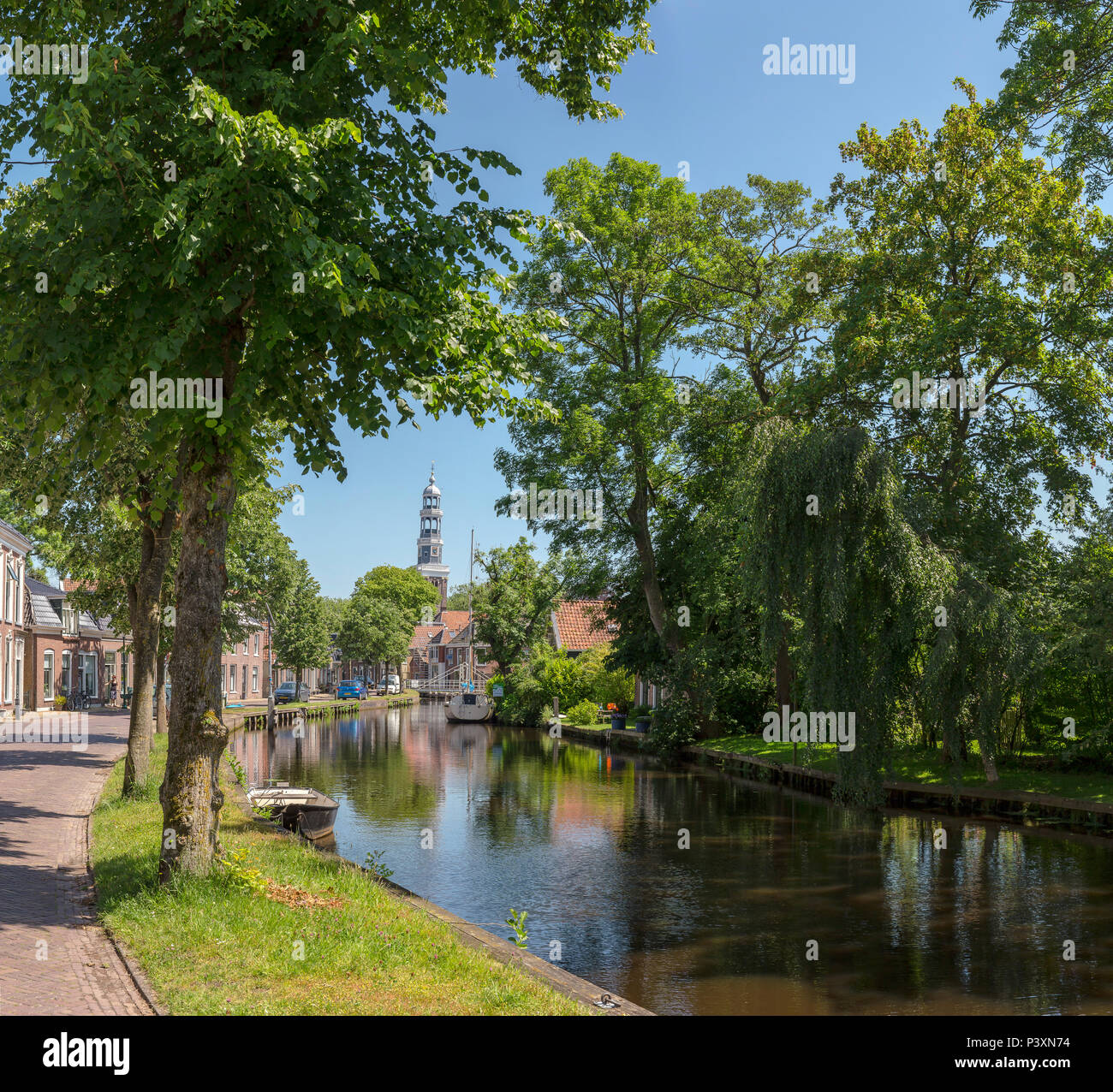 Houses along city canal hi-res stock photography and images - Alamy