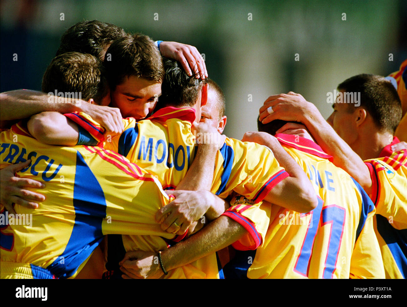 Stade Maurice Dufrasne Liege Belgium 12.06.2000, Football EURO 2000  Championship Germany vs. Romania 1:1 --- romanian team celebration Stock  Photo - Alamy