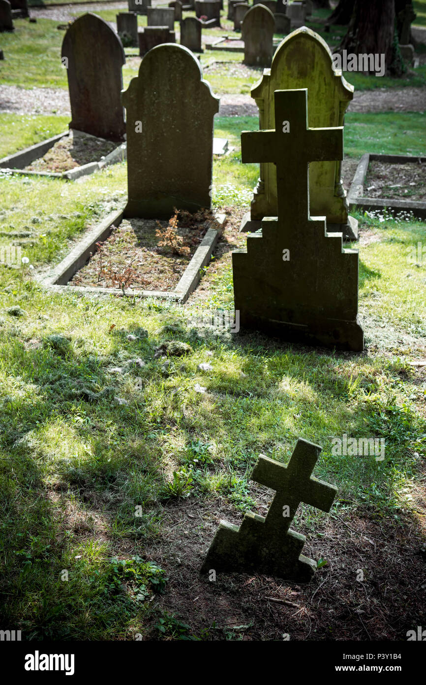 Old fashioned headstone hi-res stock photography and images - Alamy