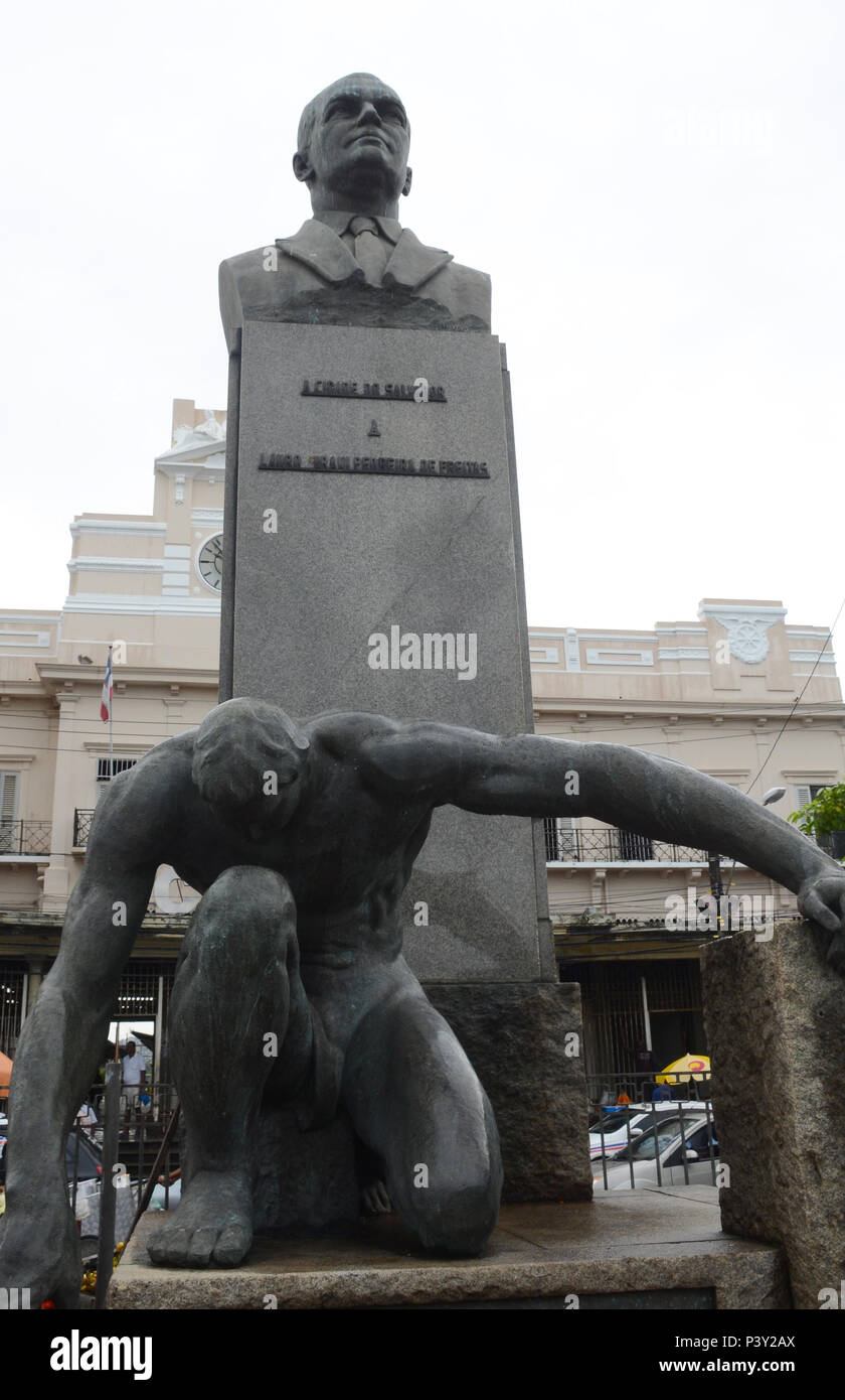 Monumento a Lauro Farani Pedreira de Freitas (Largo de Calçada), em Salvador Stock Photo Alamy Monumento a Lauro Farani Pedreira de Freitas (Largo de Calçada), em Salvador Stock Photo Alamy