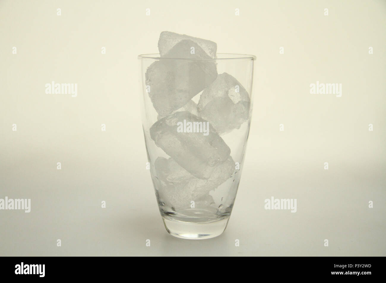 Copo Contendo Gelo Stock Photo Alamy