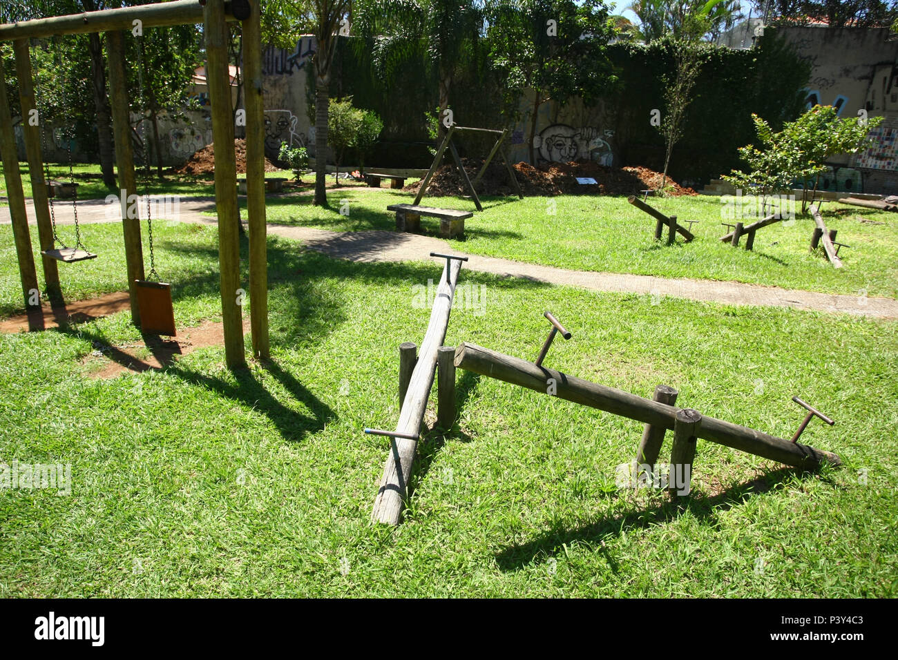 Parque infantil em má conservação no bairro do Sumaré zona oeste de São Paulo. Stock Photo