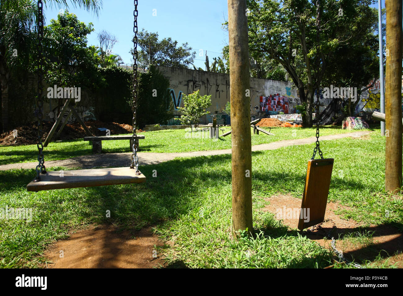 Parque infantil em má conservação no bairro do Sumaré zona oeste de São Paulo. Stock Photo