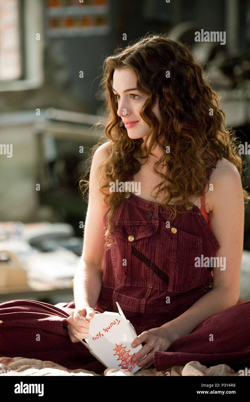 Original Film Title: LOVE AND OTHER DRUGS.  English Title: LOVE AND OTHER DRUGS.  Film Director: EDWARD ZWICK.  Year: 2010.  Stars: ANNE HATHAWAY. Credit: FOX 2000 PICTURES / Album Stock Photo