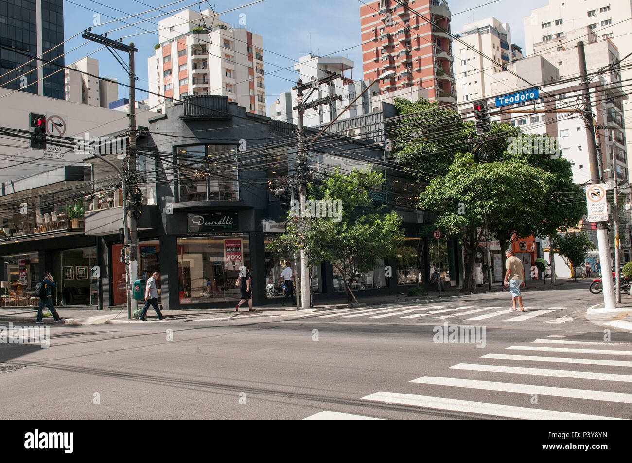 Rua Teodoro Sampaio em São Paulo Stock Photo - Alamy