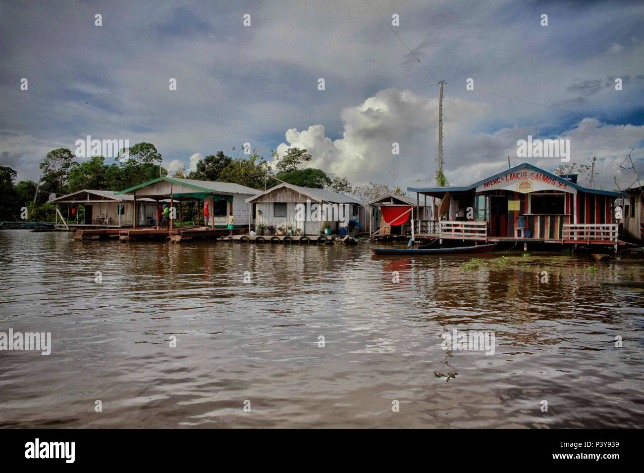 No Municipio De Iranduba No Amazonas A Comunidade Catalao E Um Reduto De Tranquilidade A Pouco Menos De 30 Minutos De Manaus Pelo Rio Negro Sao106 Casas Flutuantes Que A Formam Que No Municipio De Iranduba No Amazonas A Comunidade Catalao E Um Reduto De Tranquilidade A Pouco Menos De 30 Minutos De Manaus Pelo Rio Negro Sao106 Casas Flutuantes Que A Formam Que