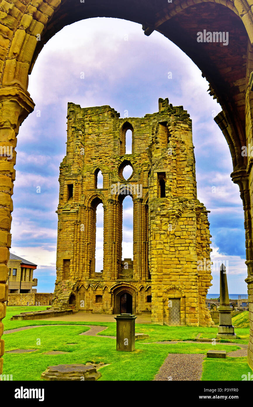 Tynemouth Abbey Stock Photos & Tynemouth Abbey Stock Images Alamy