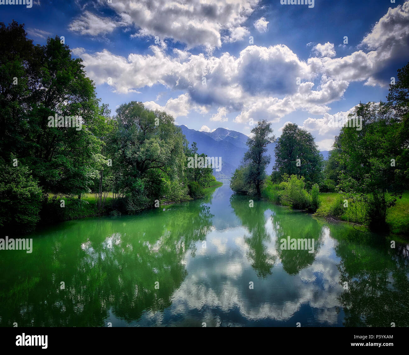 DE BAVARIA River Loisach Entering Lake Kochelsee HDR Image Stock 