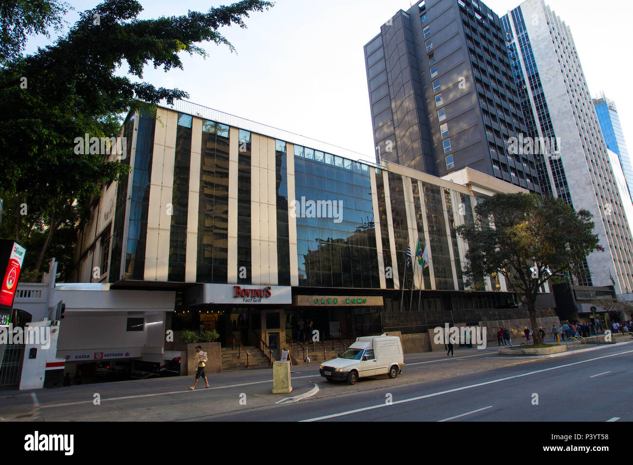 Localizado na avenida Paulista, o Club Homs desponta como um dos melhores e  mais completos clubes da capital paulista. Fundado em 1920, possui uma  trajetória de muita tradição e credibilidade. Com seus