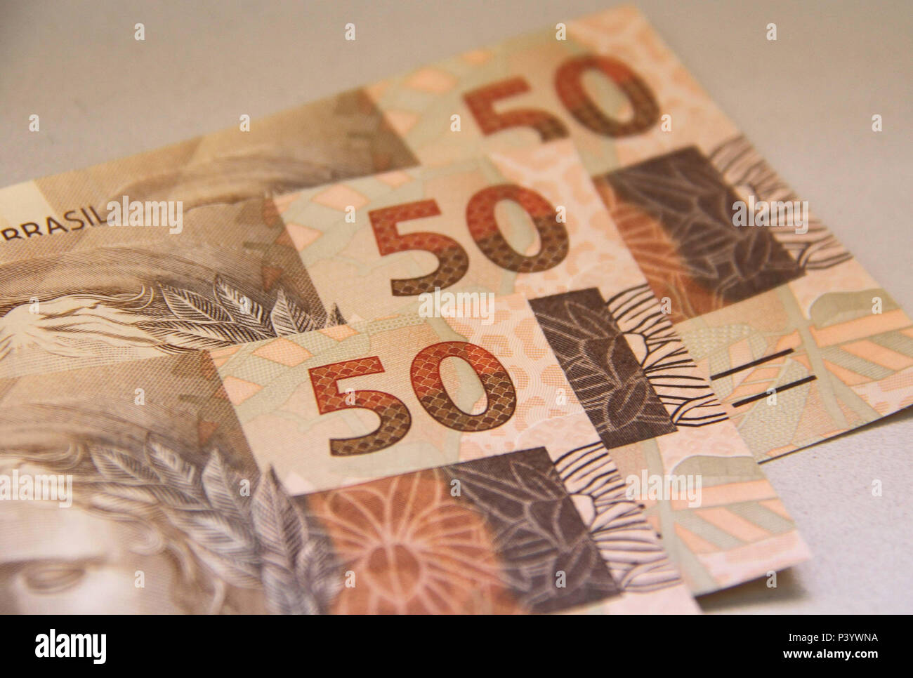 Dinheiro do Brasil, notas de Real, moeda brasileira. Na foto, cédulas de 50  reais Stock Photo - Alamy