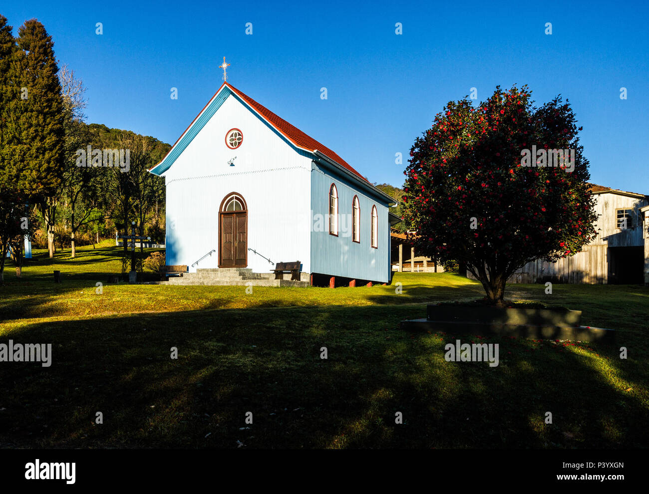 Igreja Nossa Senhora da Saúde, na Linha Pinhal. Treze Tílias, Santa Catarina, Brasil. Stock Photo