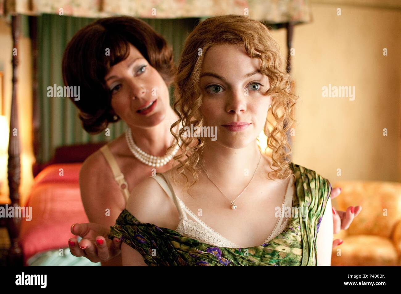 Original Film Title: THE HELP.  English Title: THE HELP.  Film Director: TATE TAYLOR.  Year: 2011.  Stars: ALLISON JANNEY; EMMA STONE. Credit: DREAMWORKS PICTURES / Album Stock Photo