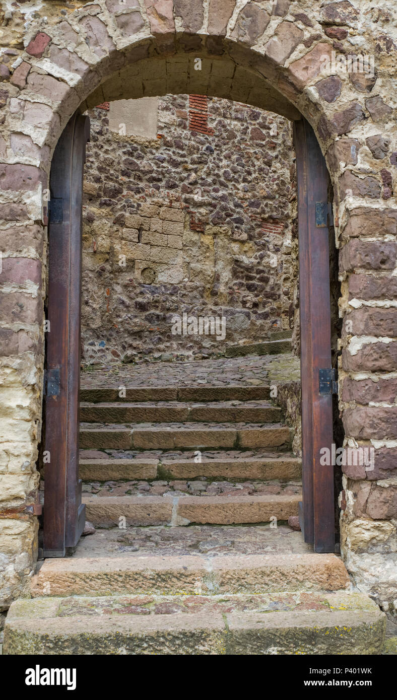 House wall with weed hi-res stock photography and images - Alamy