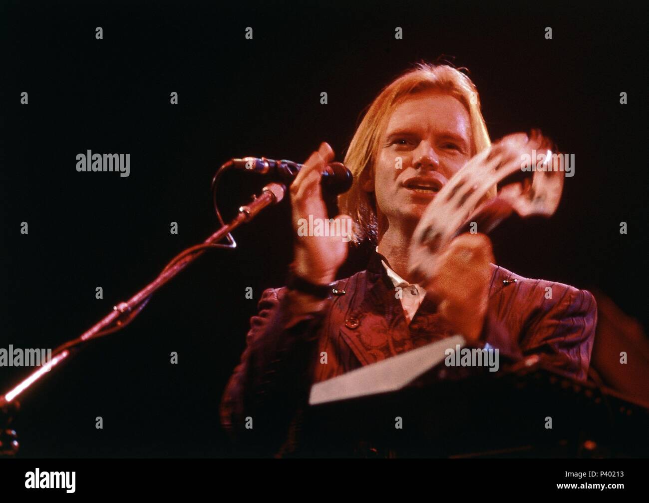 EL CANTANTE STING EN UN CONCIERTO Stock Photo Alamy el-cantante-sting-en-un-concierto-stock-photo-alamy
