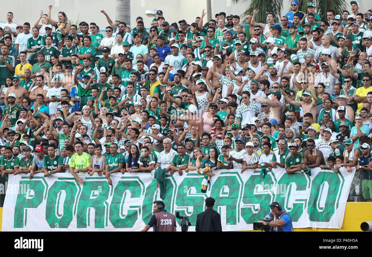 Palmeiras recebe integrantes de torcida organizada na véspera de decisão