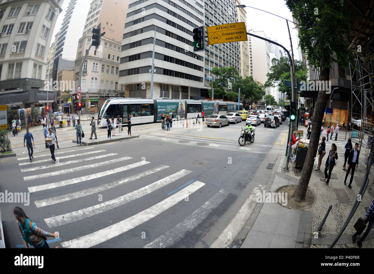 Cruzamento da Avenida Rio Branco com Rua Sete de Setembro no Centro do Rio  de Janeiro depois da construção do VLT Stock Photo - Alamy