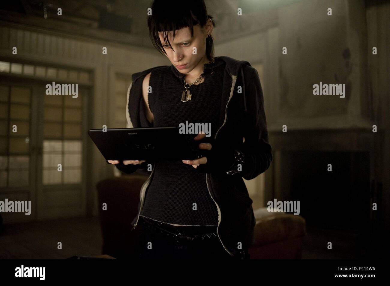 Original Film Title: THE GIRL WITH THE DRAGON TATTOO.  English Title: THE GIRL WITH THE DRAGON TATTOO.  Film Director: DAVID FINCHER.  Year: 2011.  Stars: ROONEY MARA. Credit: METRO GOLDWYN MAYER / Album Stock Photo