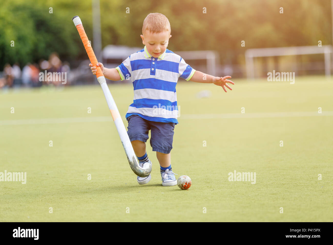 Children playing field hockey hi-res stock photography and images - Alamy