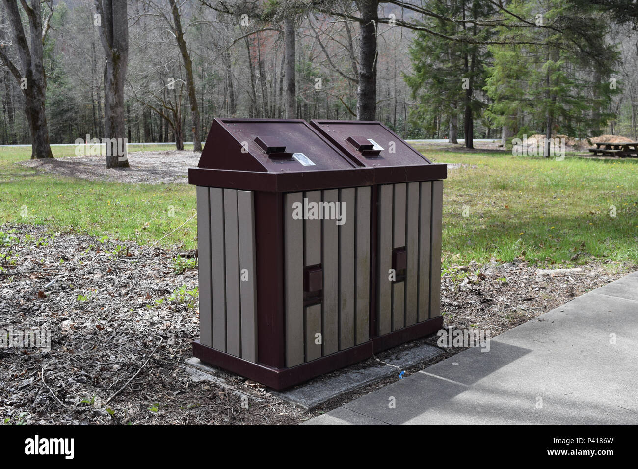 https://c8.alamy.com/comp/P4186W/a-bear-proof-garbage-can-in-the-pisgah-national-forest-P4186W.jpg