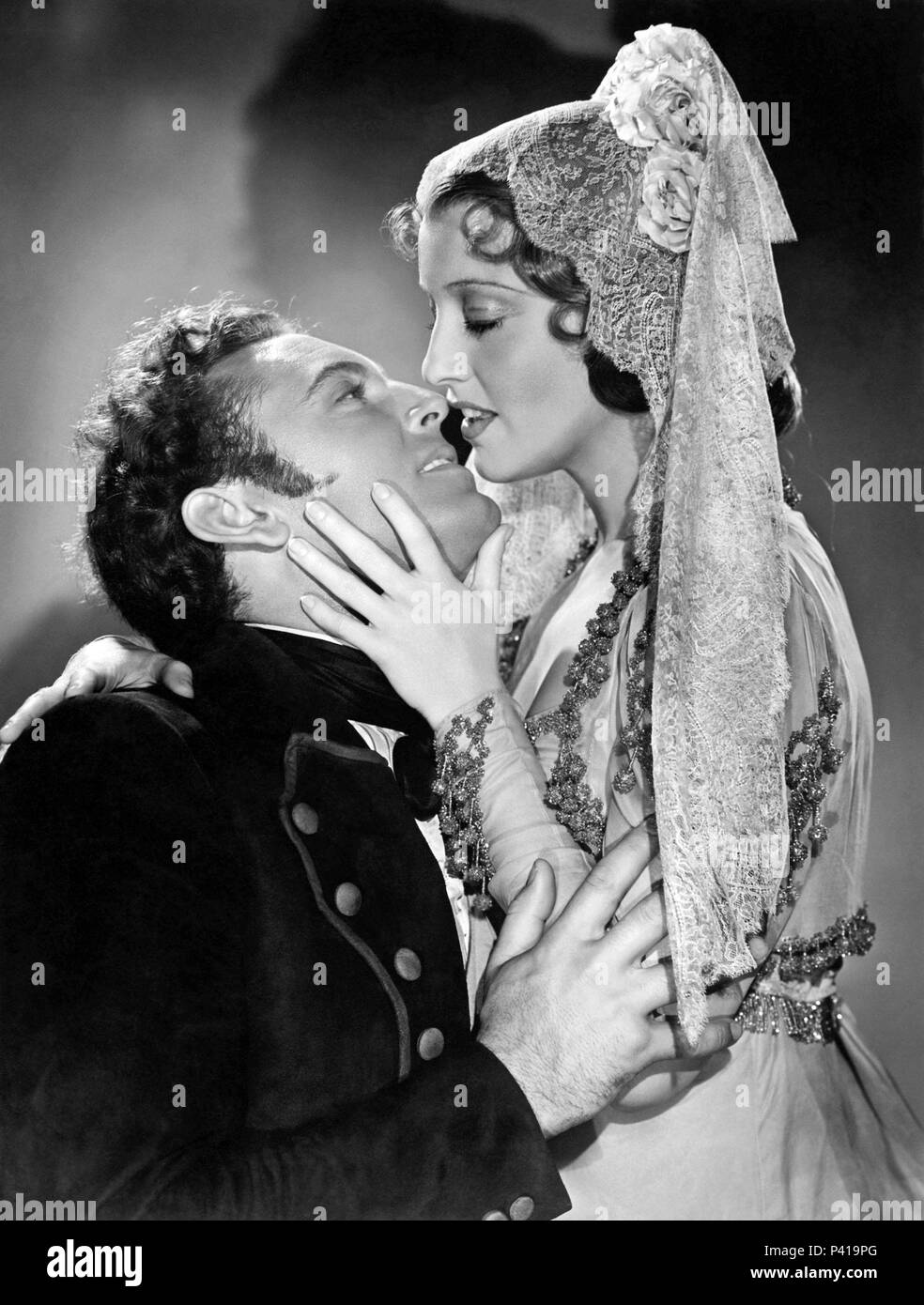 Original Film Title: THE FIREFLY.  English Title: THE FIREFLY.  Film Director: ROBERT Z. LEONARD.  Year: 1937.  Stars: JEANETTE MACDONALD; ALLAN JONES. Credit: M.G.M / Album Stock Photo
