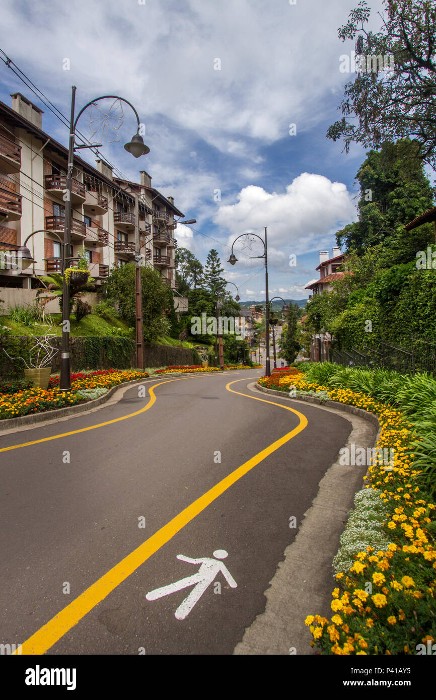 Rua torta hi-res stock photography and images - Alamy