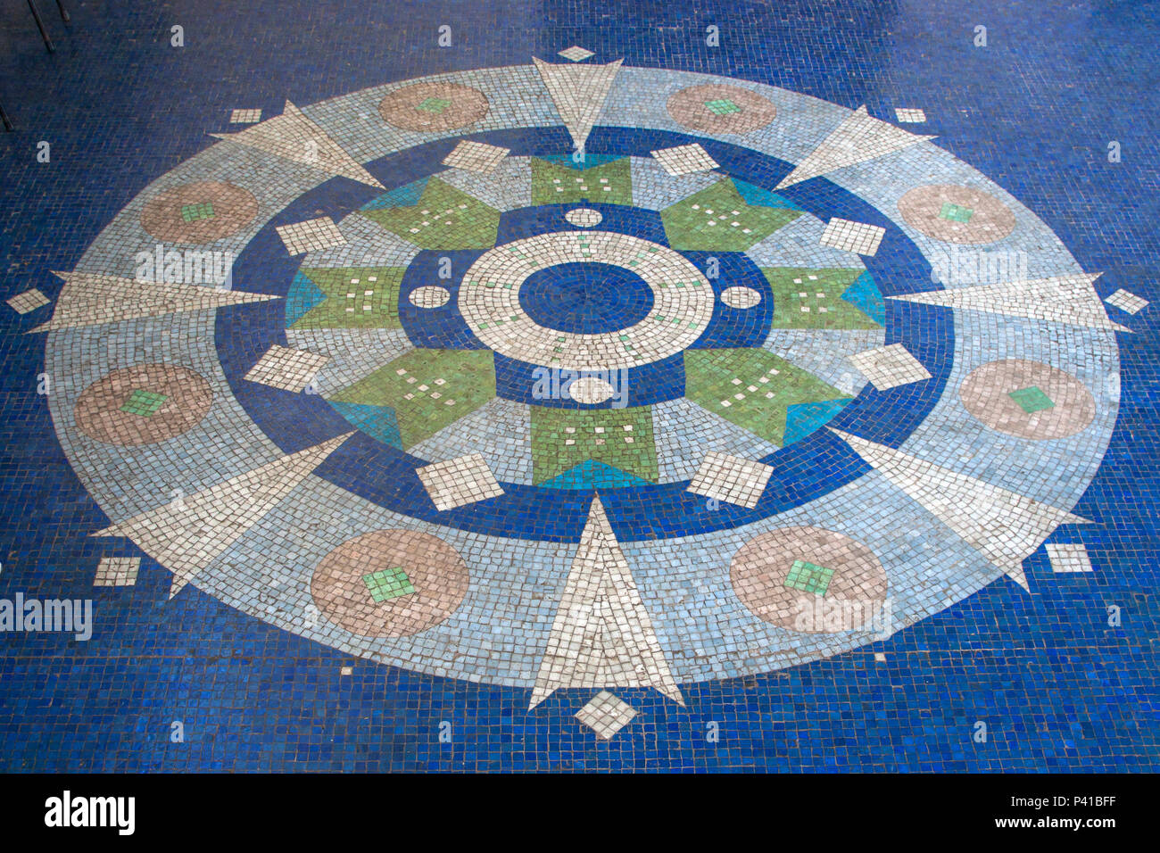 Mosaico de Livio Abramo; Mosaico no piso do Balneário de Águas de Lindoia;  mosaicos com pedras portuguesas; mosaico de pastilha vítrea; Águas de  Lindoia; Livio Abramo, data 2008-11-21 Stock Photo - Alamy