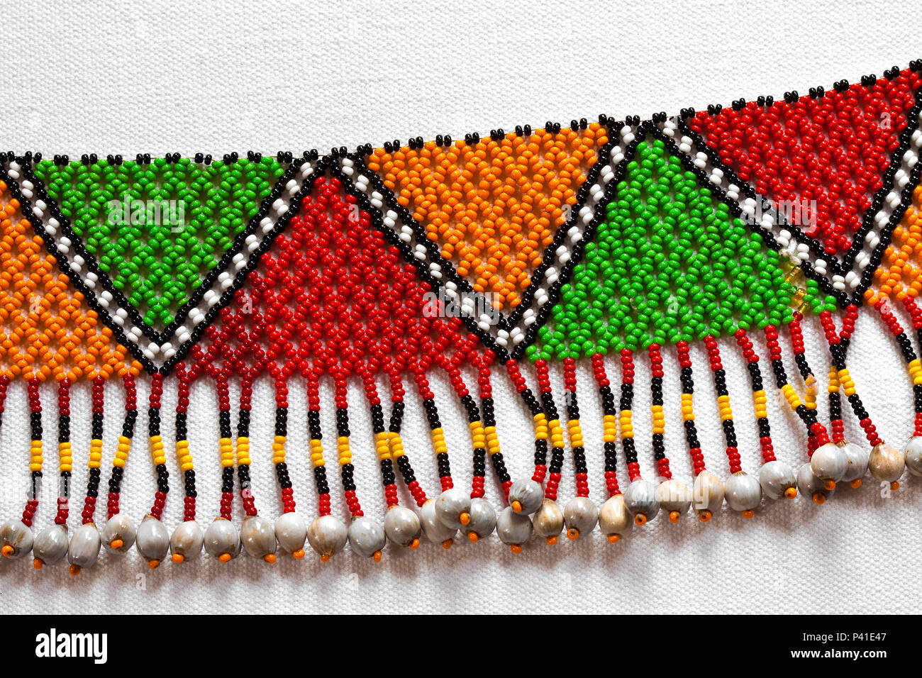 Etnia Kuikuro Alto Xingú MT Colar Indígena Colar de miçangas detalhe de  colar de miçangas artesanato indígena etnia Kuikuro Etnia do Mato Grosso  Etnia do Xingú Índios arte indígena miçangas Lágrima de