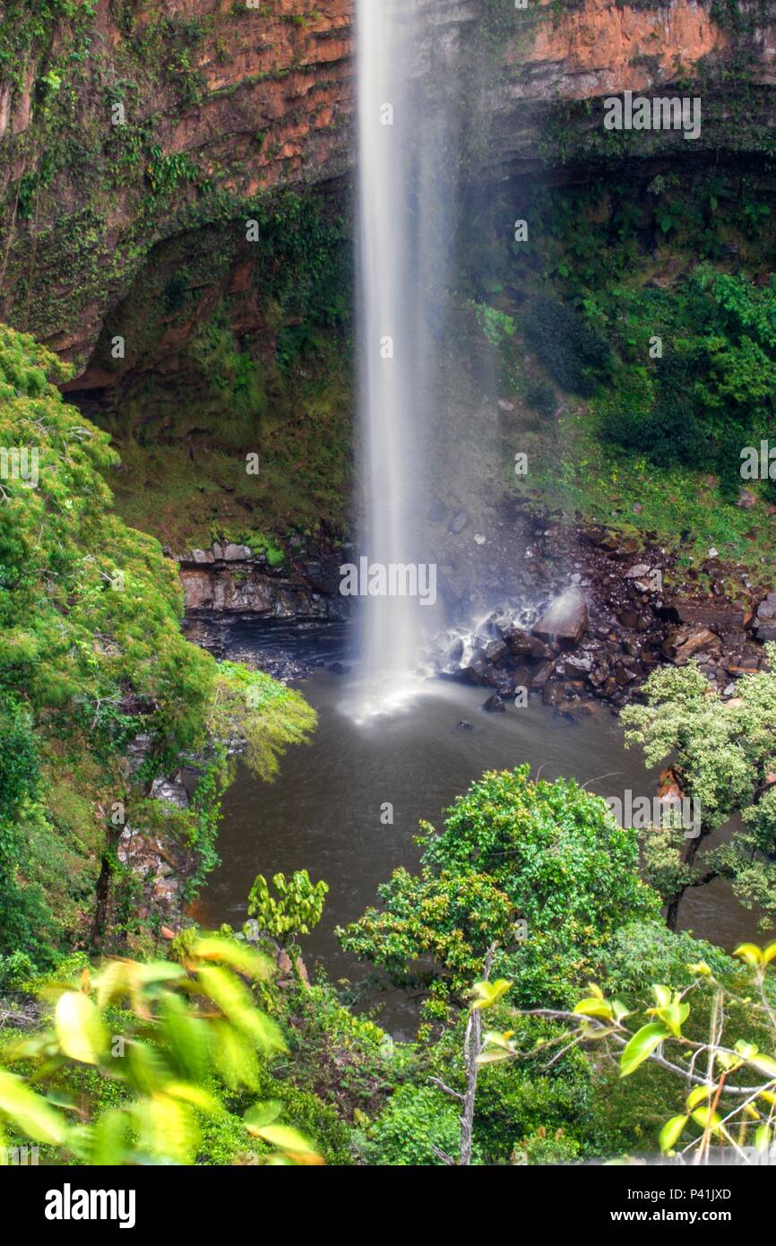 Chapada Guimarães MT Véu de Noiva Cachoeira cachoeira do Véu de Noiva formada pelo Rio Coxipó Chapada Guimarães MT Véu de Noiva Cachoeira cachoeira do Véu de Noiva formada pelo Rio Coxipó
