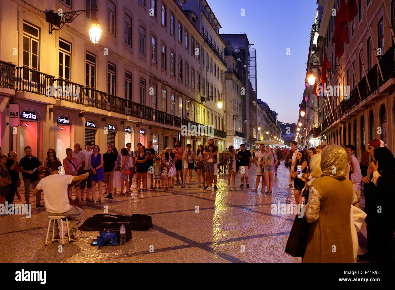 Night city passers by hi-res stock photography and images - Page 7 - Alamy