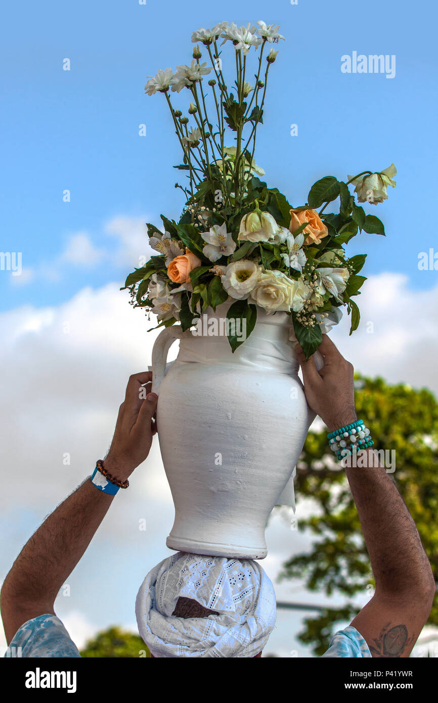 Flores para Iemanjá: entenda o porque da oferenda