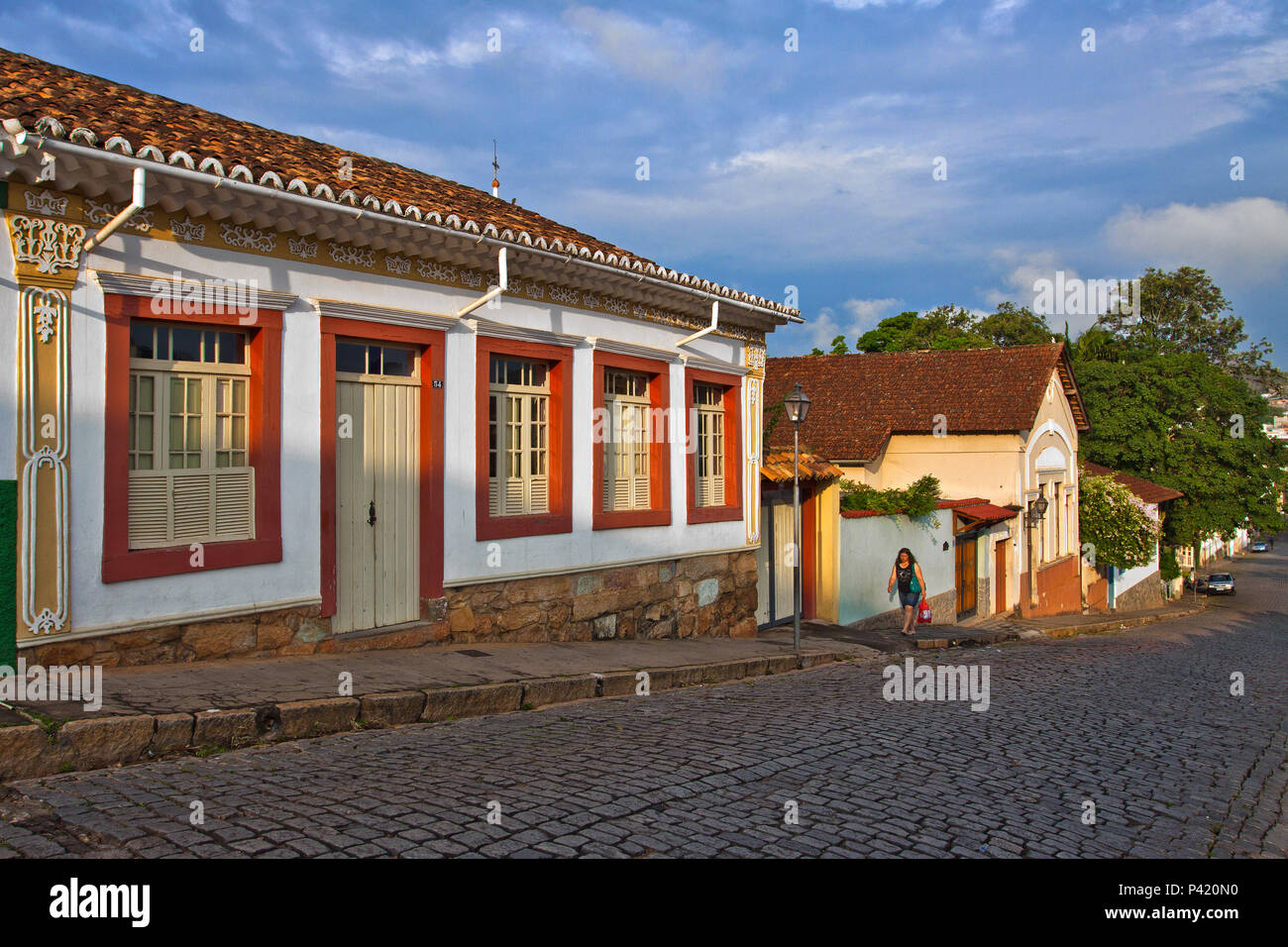 Rua Típica Da Cidade Histórica De Sao Joao Del Rei Conhecida Como Rua De  Casas Tortas Imagem Editorial - Imagem de arquitetura, estilo: 250284115