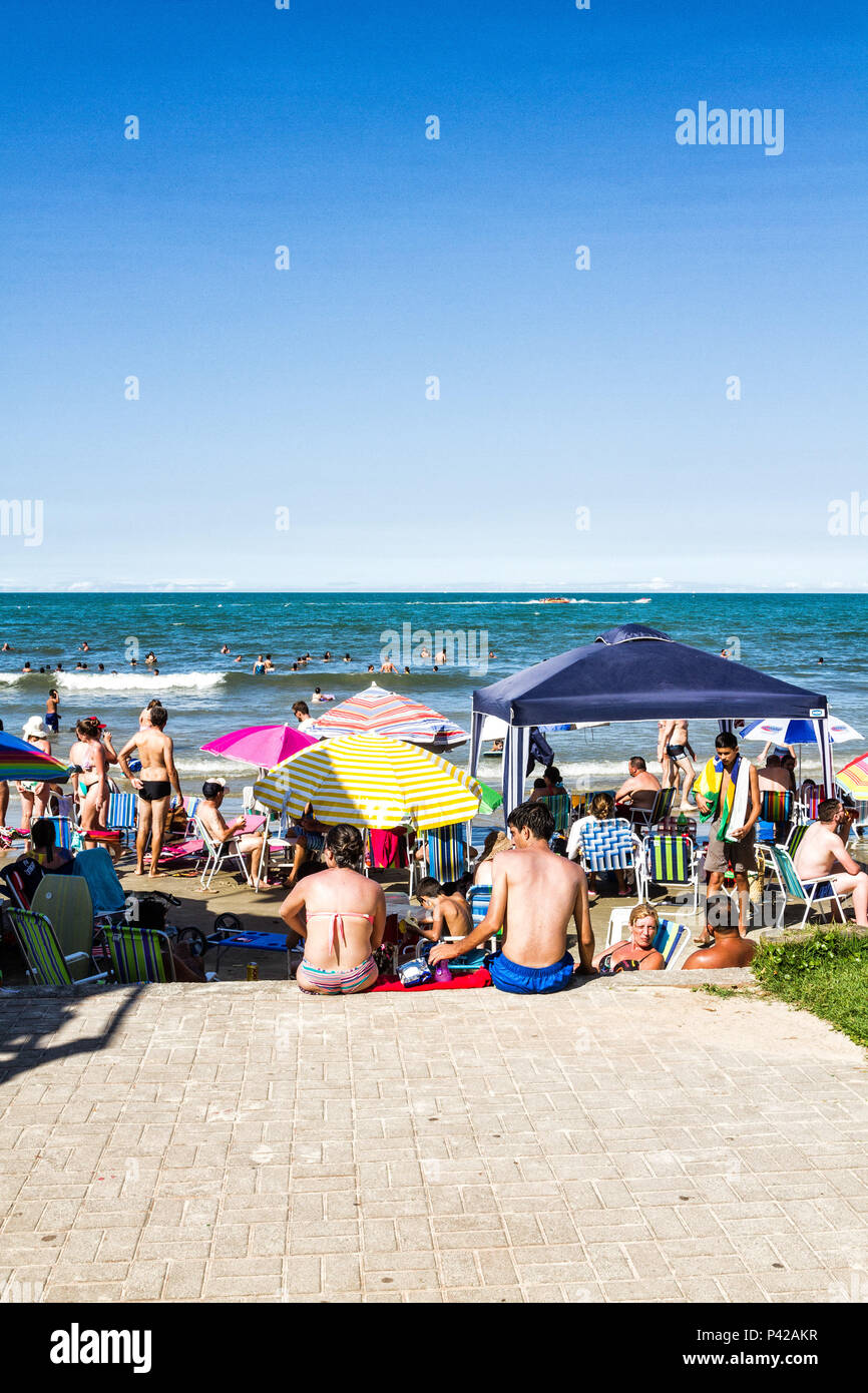 Meia Praia na temporada de verão. Itapema, Santa Catarina, Brasil Stock  Photo - Alamy