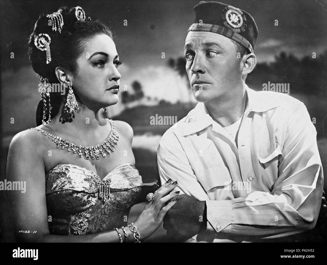 Original Film Title: ROAD TO BALI.  English Title: ROAD TO BALI.  Film Director: HAL WALKER.  Year: 1952.  Stars: BING CROSBY; DOROTHY LAMOUR. Credit: PARAMOUNT PICTURES / Album Stock Photo