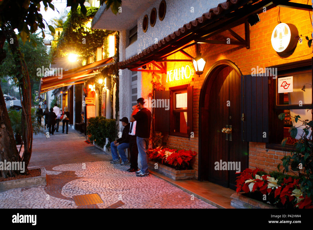 Restaurantes do Bairro do Bixiga em SÃ£o Paulo. 04/10/2009. (Foto ...